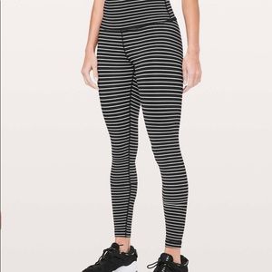 Lululemon Wunder under high rise luxtreme. Size 6,